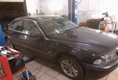 Автомобиль: BMW 525 (2001 год)