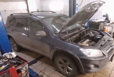 Автомобиль: TOYOTA RAV4 (2011 год)